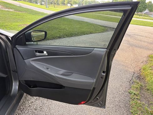 Used 2012 Hyundai Sonata SE w/ Navigation & Sunroof Pkg FWD image 32