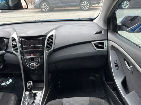 Used 2017 Hyundai Elantra GT FWD image 27