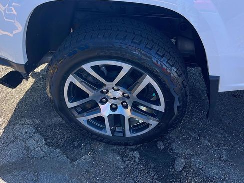 Used 2024 Chevrolet Colorado Z71 w/ Z71 Convenience Package 2 image 33