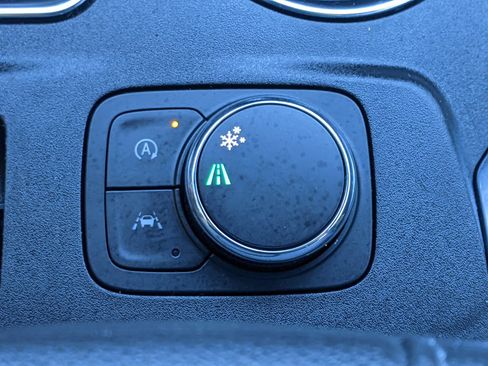 Used 2023 Chevrolet Traverse LT image 29