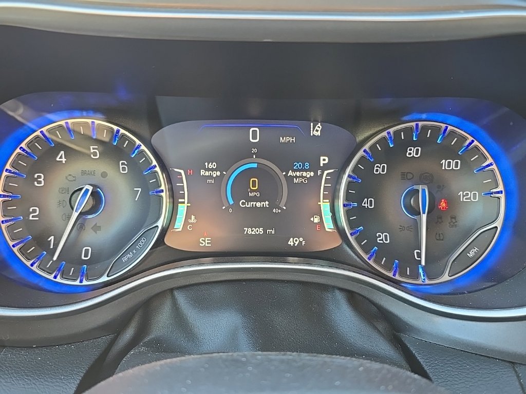 Used 2023 Chrysler Pacifica Touring-L FWD image 28