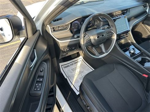 Used 2024 Jeep Grand Cherokee L Laredo image 32