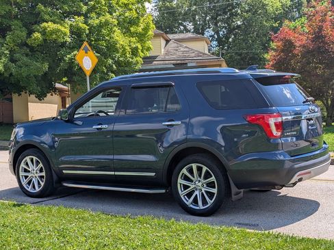 Used 2017 Ford Explorer Limited w/ Equipment Group 303A AWD/4WD image 9
