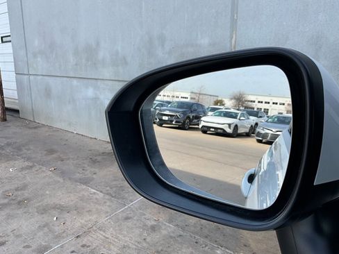 Used 2025 Nissan Rogue SV image 19