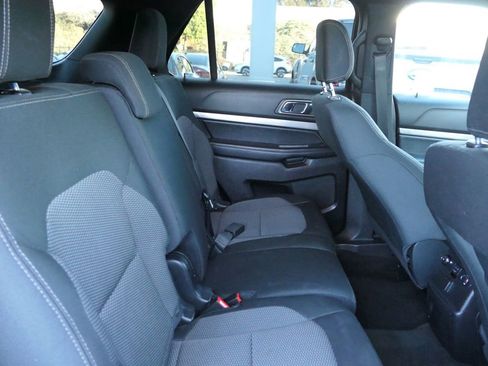 Used 2018 Ford Explorer XLT image 24