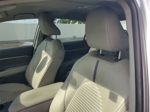 Used 2023 Toyota Camry SE image 16