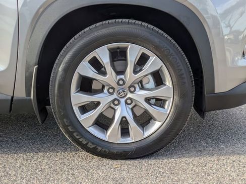 Used 2025 Toyota Grand Highlander image 10