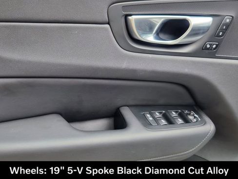 Certified 2025 Volvo XC60 B5 Plus AWD/4WD image 10