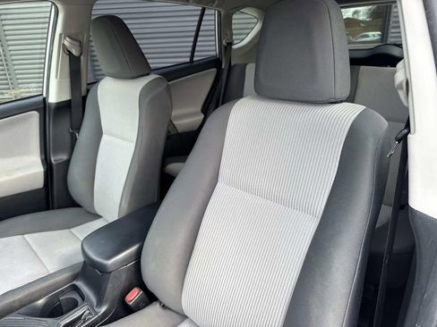 Used 2014 Toyota RAV4 LE image 5