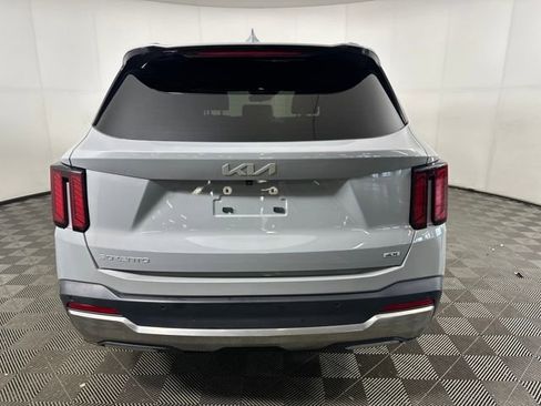 Used 2024 Kia Sorento S w/ Panoramic Sunroof Package image 4