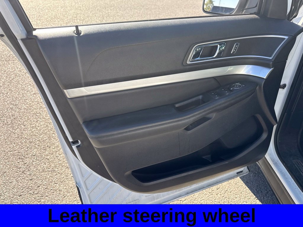 Used 2016 Ford Explorer XLT w/ Equipment Group 202A AWD/4WD image 14