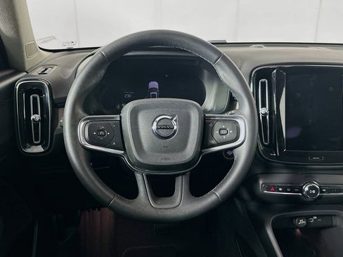Used 2023 Volvo XC40 B4 Plus FWD image 18