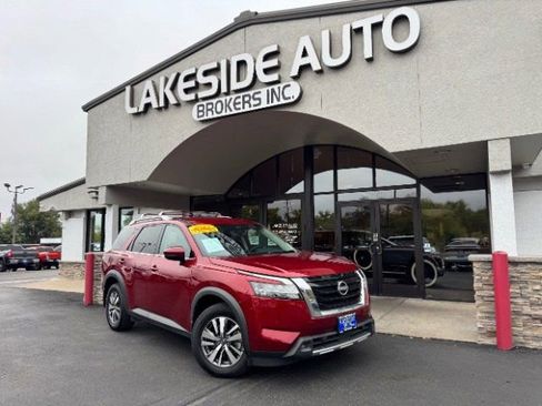 Used 2023 Nissan Pathfinder SL AWD/4WD image 1