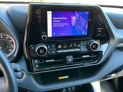 Used 2023 Toyota Highlander XLE image 16