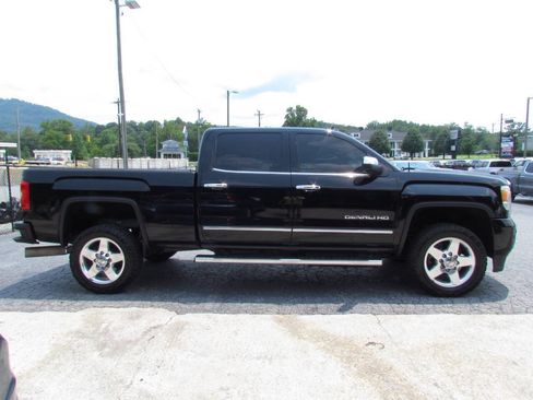 Used 2015 GMC Sierra 2500 Denali w/ Duramax Plus Package AWD/4WD image 6
