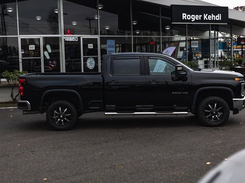 Used 2024 Chevrolet Silverado 3500 LT image 7