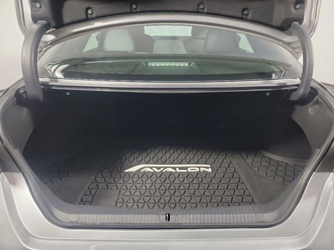 Used 2019 Toyota Avalon XLE image 7