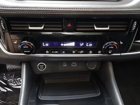 Used 2023 Nissan Rogue SL AWD/4WD image 11
