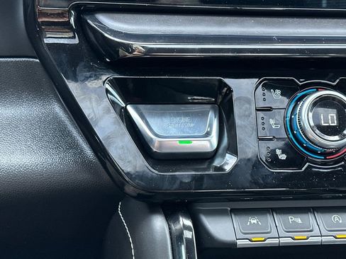 Used 2023 GMC Sierra 1500 AT4X image 21