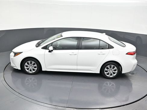 Used 2025 Toyota Corolla LE image 16