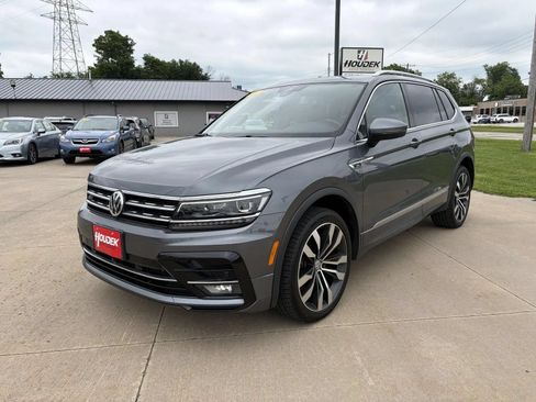Used 2018 Volkswagen Tiguan SEL Premium w/ R-Line Package AWD/4WD image 3