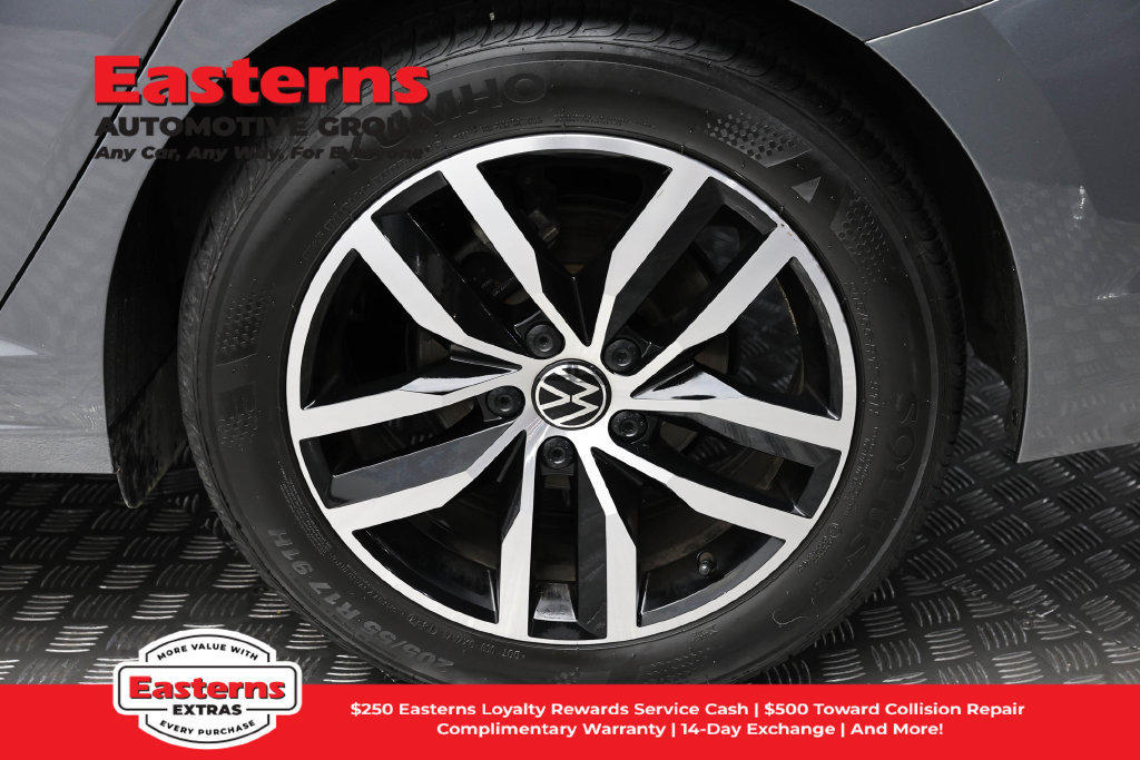 Used 2025 Volkswagen Jetta SE FWD image 9