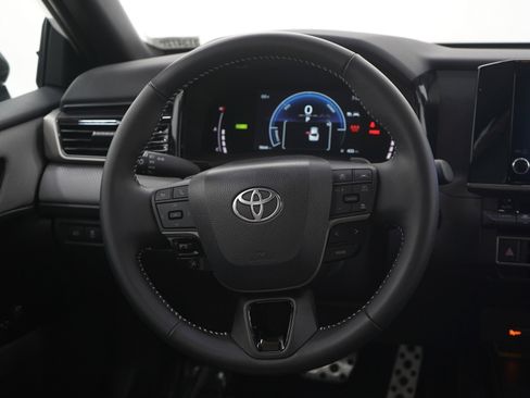 Used 2025 Toyota Camry SE image 14