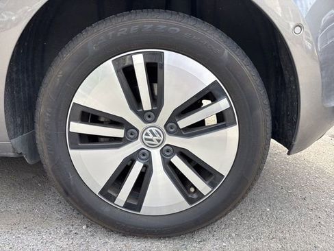 Used 2016 Volkswagen e-Golf SEL Premium w/ Driver Assistance Package image 4