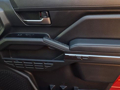 Certified 2025 Toyota Tacoma TRD Off-Road image 44