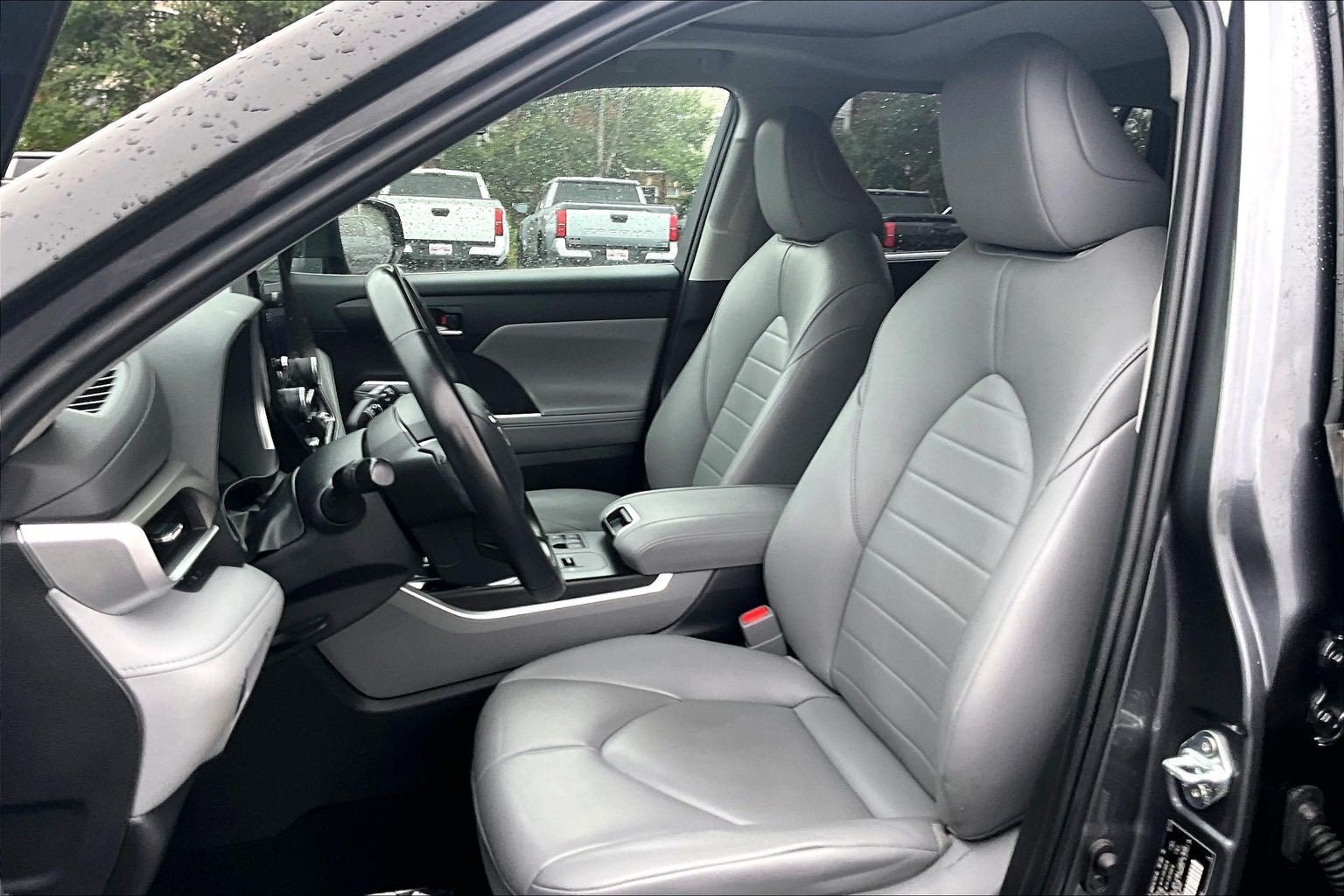 Used 2023 Toyota Highlander XLE AWD/4WD image 24