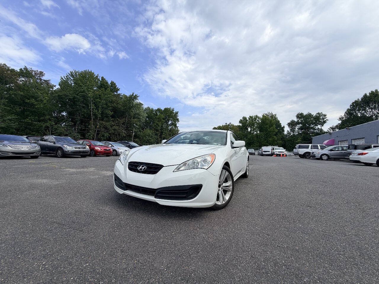 Used 2010 Hyundai Genesis 2.0T RWD image 2