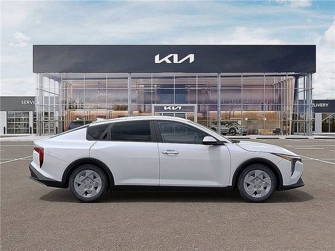 Used 2025 Kia K4 FWD image 7