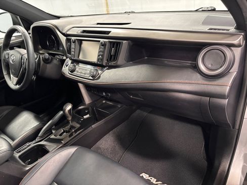 Used 2017 Toyota RAV4 SE w/ Advanced Technology Package image 17