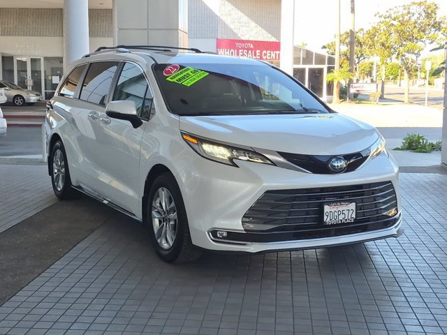 Used 2022 Toyota Sienna Limited AWD/4WD image 3