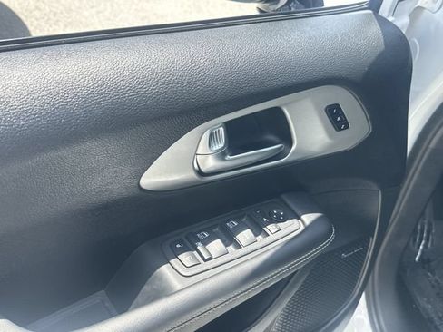 Used 2023 Chrysler Pacifica Limited w/ Uconnect Theater Family Group AWD/4WD image 12