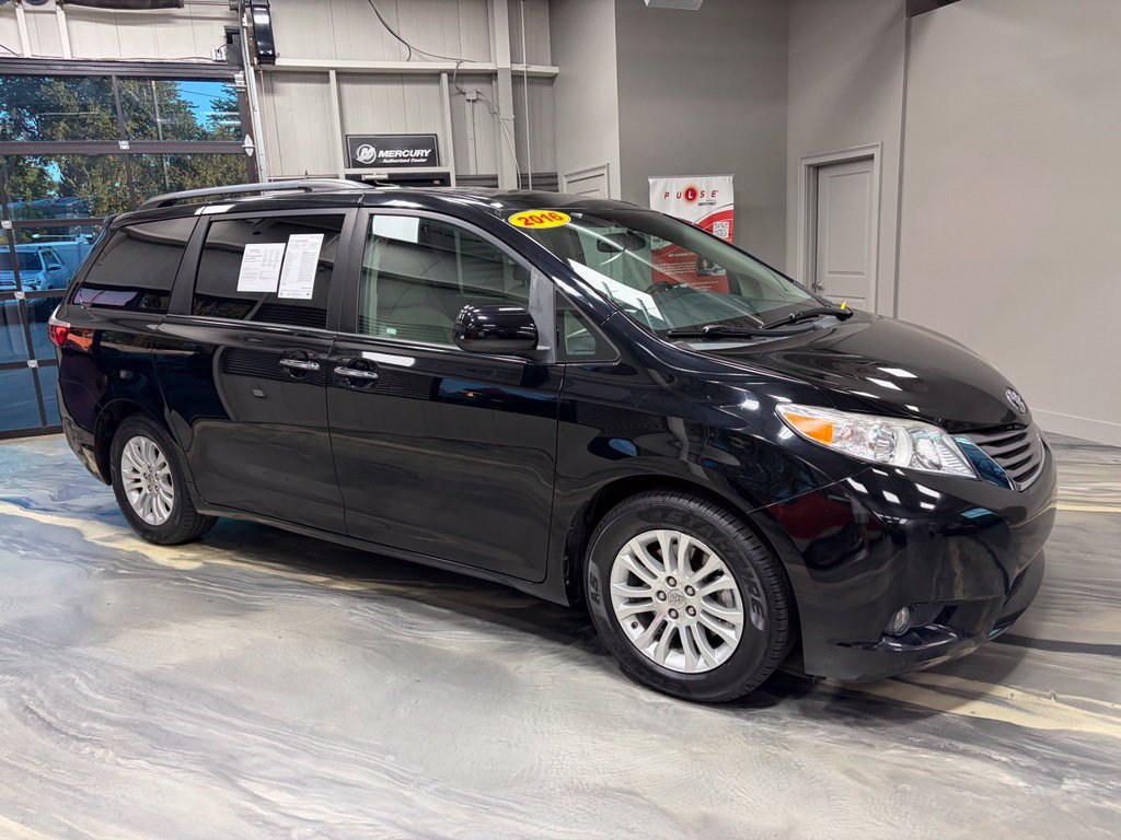 Used 2016 Toyota Sienna XLE w/ XLE Navigation Package FWD image 33