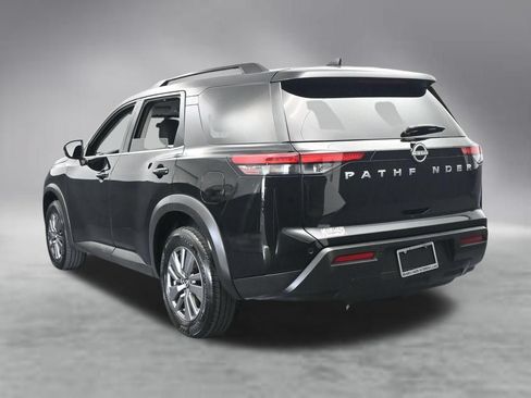 Used 2025 Nissan Pathfinder SV FWD image 4