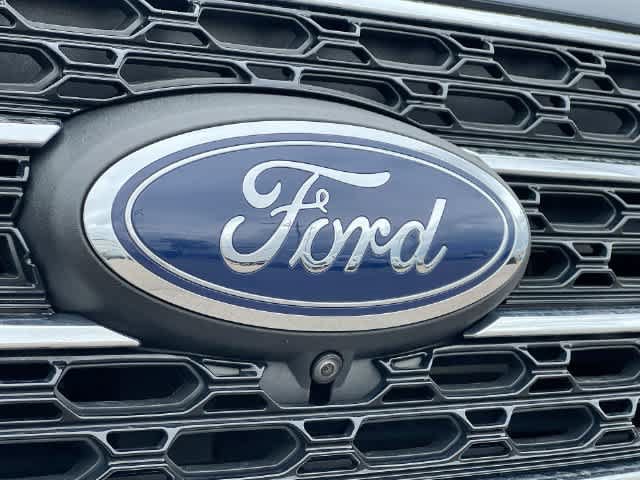 Used 2023 Ford Explorer XLT w/ Equipment Group 202A AWD/4WD image 13
