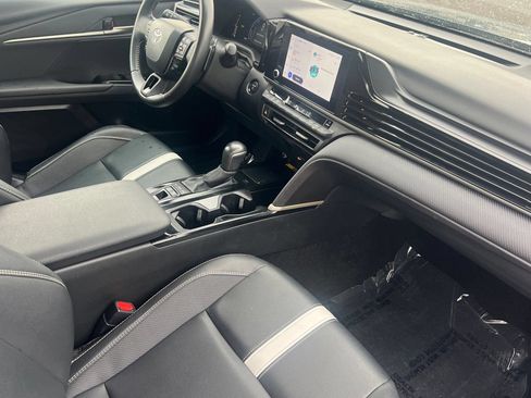 Used 2025 Toyota Camry SE FWD image 15