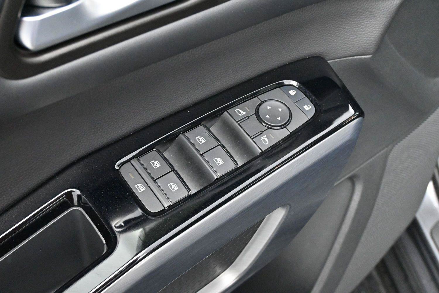 Used 2025 Nissan Pathfinder SL w/ SL Premium Package FWD image 10