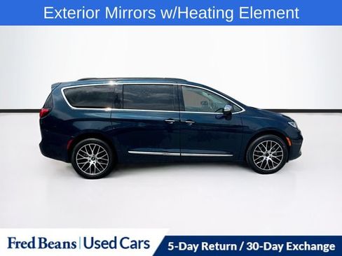 Used 2022 Chrysler Pacifica Limited w/ Uconnect Theater Family Group AWD/4WD image 11