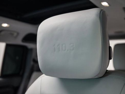 New 2025 Land Rover Defender 110 X-Dynamic SE AWD/4WD image 14
