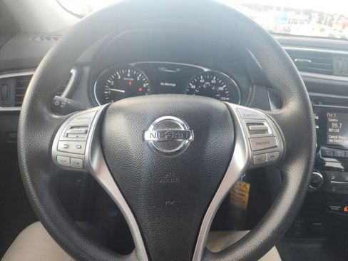 Used 2015 Nissan Rogue S image 16