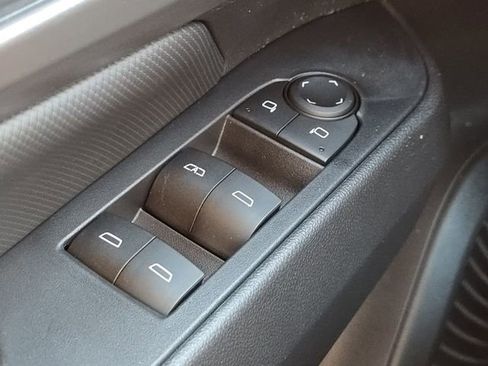 New 2026 Chevrolet Equinox EV LT image 25