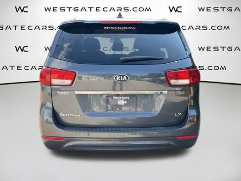 Used 2017 Kia Sedona LX w/ LX Essentials Premium Package FWD image 8