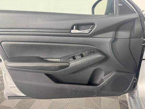 Used 2025 Nissan Altima 2.5 SV FWD image 10