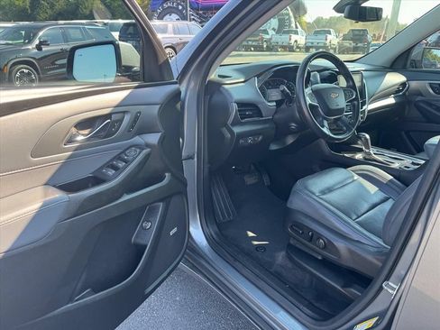 Used 2020 Chevrolet Traverse Premier w/ LPO, Floor Liner Package FWD image 15