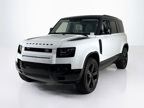 Used 2025 Land Rover Defender 110 X-Dynamic SE image 1