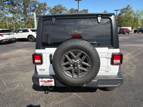Used 2024 Jeep Wrangler Unlimited Sport AWD/4WD image 8