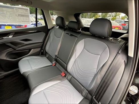 New 2025 Volkswagen Tiguan SE AWD/4WD image 12